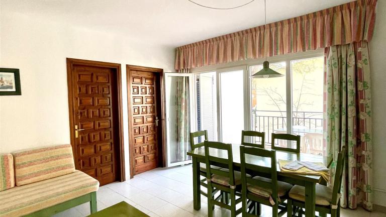 Blick auf Wohnzimmer Apartment für 5 Erwachsene PiaMar
