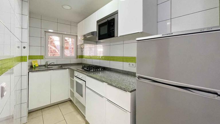 Blick in Küchenzeile Apartment für 5 Erwachsenen PiaMar