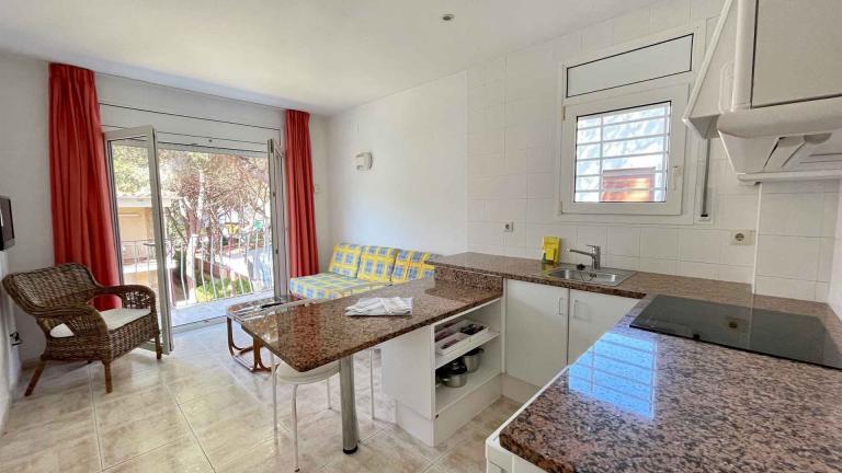 Blick auf Wohnbereich und Küche Apartment für 2 Erwachsene und 2 Kinder SusanaMar
